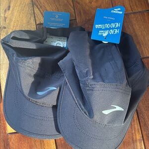 O/S 2 x unisex Brooks Chaser caps (black)